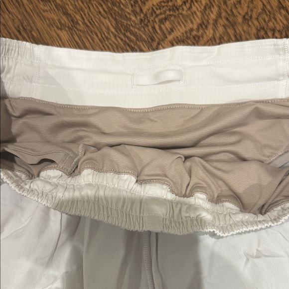 Lululemon Hotty Hot Short *High-Rise 2.5" - Picture 6 of 6